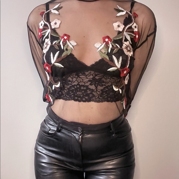 Bundle of Cute Tops!! - Picture 5 of 12